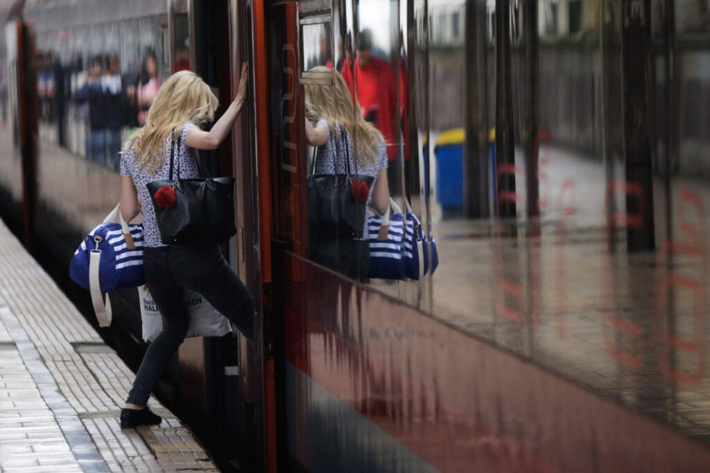 CFR a pus în vânzare biletele pentru Trenurile Soarelui 2026. Ce garnituri merg spre litoral | Club Feroviar