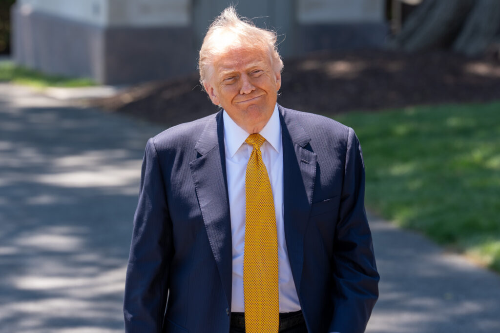 Trump cere uraniul Teheranului în timp ce SUA anunta prelungirea armistitiului cu Israelul si Libanul