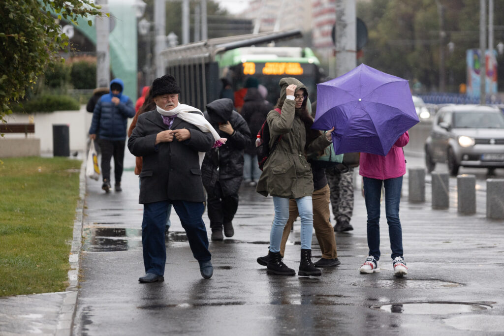 Comitetul ministerial pentru situatii de urgenta, convocat în urma avertizarilor meteo si hidro