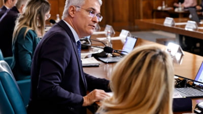 Dragos Pîslaru marturiseste ca ar merge la un concert rock cu Diana Buzoianu. Pe cine ar trimite, din politica, pe o insula pustie: O sa-mi iau suturi acum