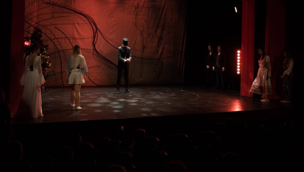 Mickey Mouse trebuie sa plece, la Teatrul Excelsior pe 20 si 24 mai