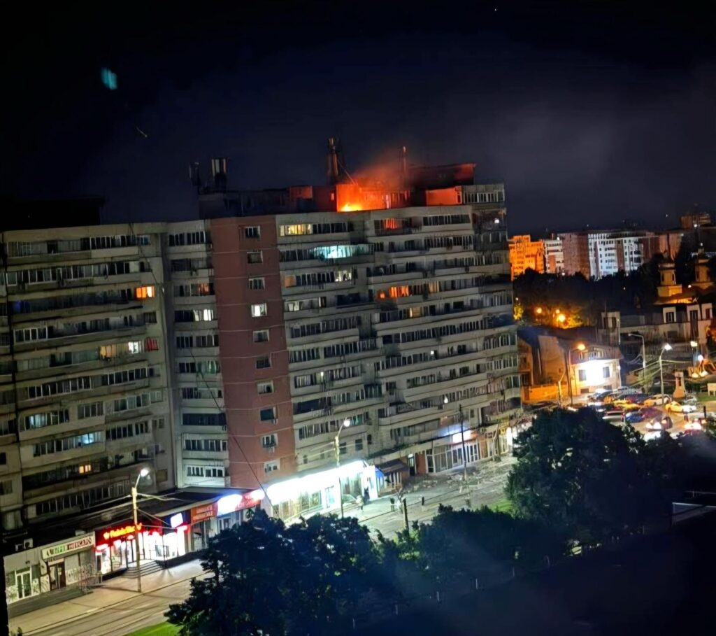 ALERTĂ la Galați: O dronă s-a prăbușit pe un bloc și a explodat. F-16 ridicate de urgență de MApN