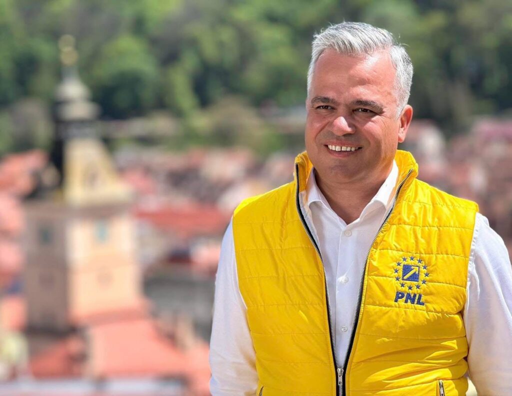 Adrian Veștea intră oficial în cursa pentru șefia PNL. Îi cere lui Ilie Bolojan amânarea Congresului și cere o confruntare democratică