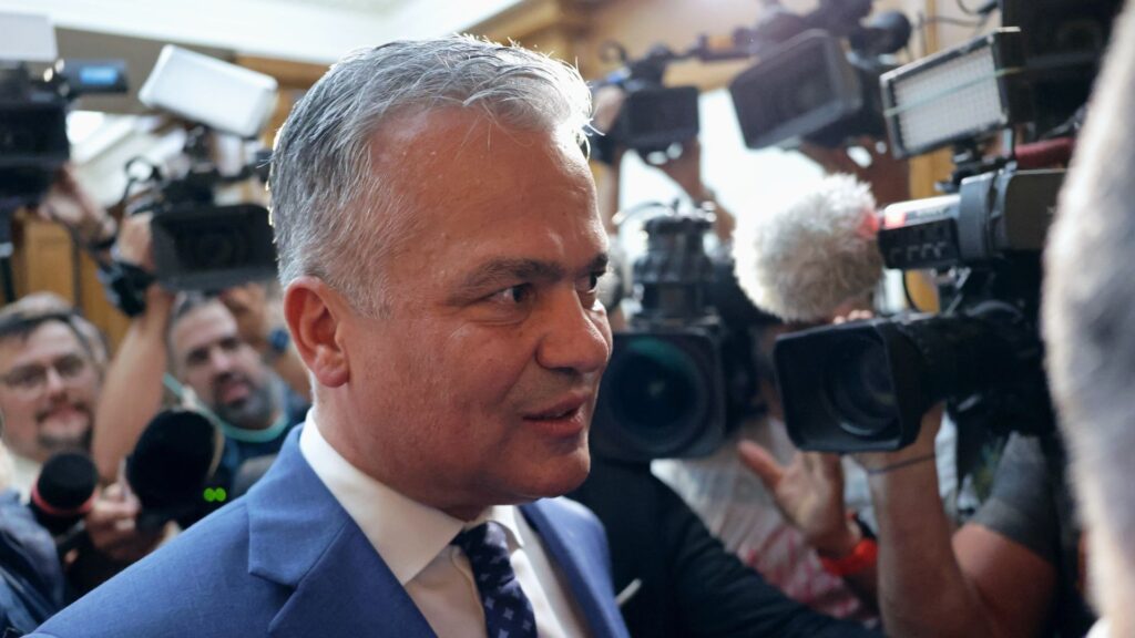 Bolojan aproape de o nouă lovitură dură: Tabăra Veștea-Thuma cere anularea Congresului PNL de duminică