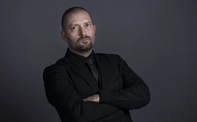 Cheloo, internat la Psihiatrie după un incident grav. Artistul ar fi încercat să se rănească și a fost imobilizat de polițiști