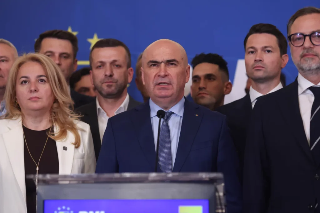 Bolojan preia PNL fără alegeri reale. Noua gardă liberală aduce activiștii #rezist în centrul puterii