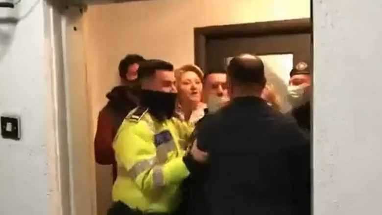 Diana Șoșoacă a fost trimisă în judecată pentru lipsire de libertate, lovire și alte violențe în cazul jurnaliștilor italieni